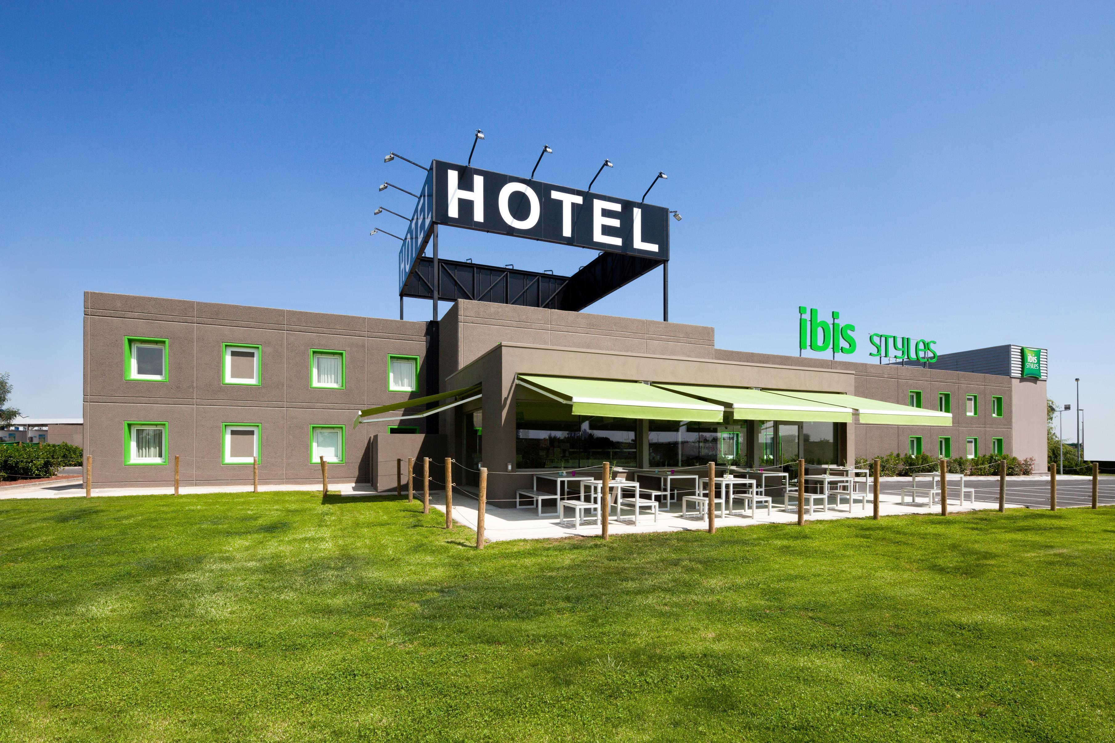 Hotel Ibis Styles Lleida Torrefarrera Kültér fotó