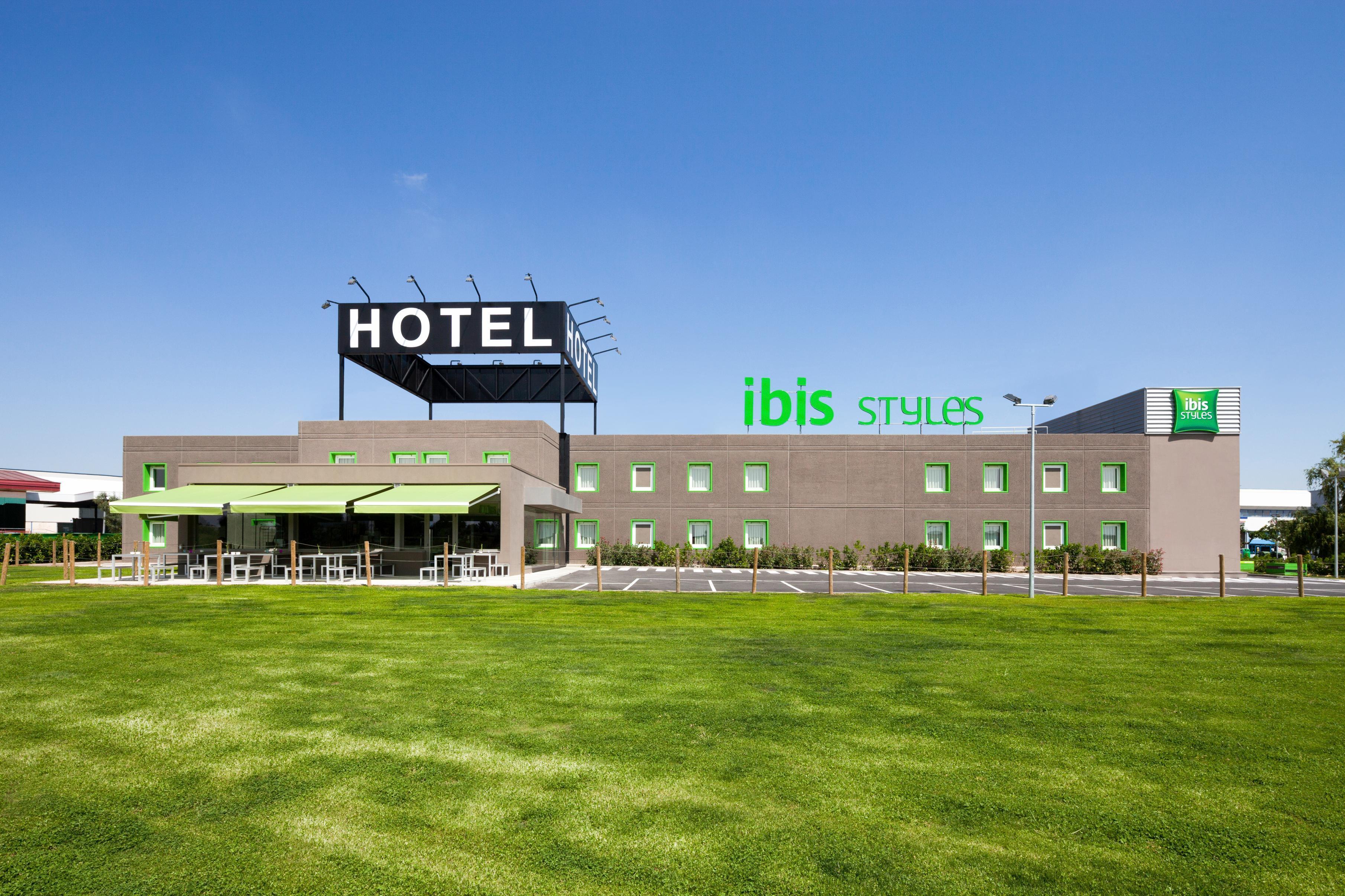 Hotel Ibis Styles Lleida Torrefarrera Kültér fotó